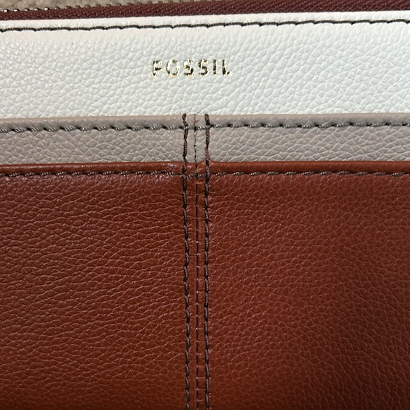 Fossil Wallet - Picture 3 of 9
